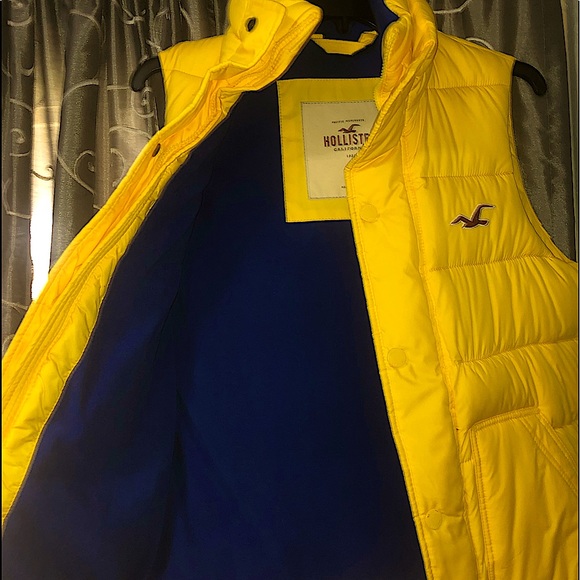 Limited Edition Hollister Yellow-Blue Puffer Vest - Picture 5 of 6